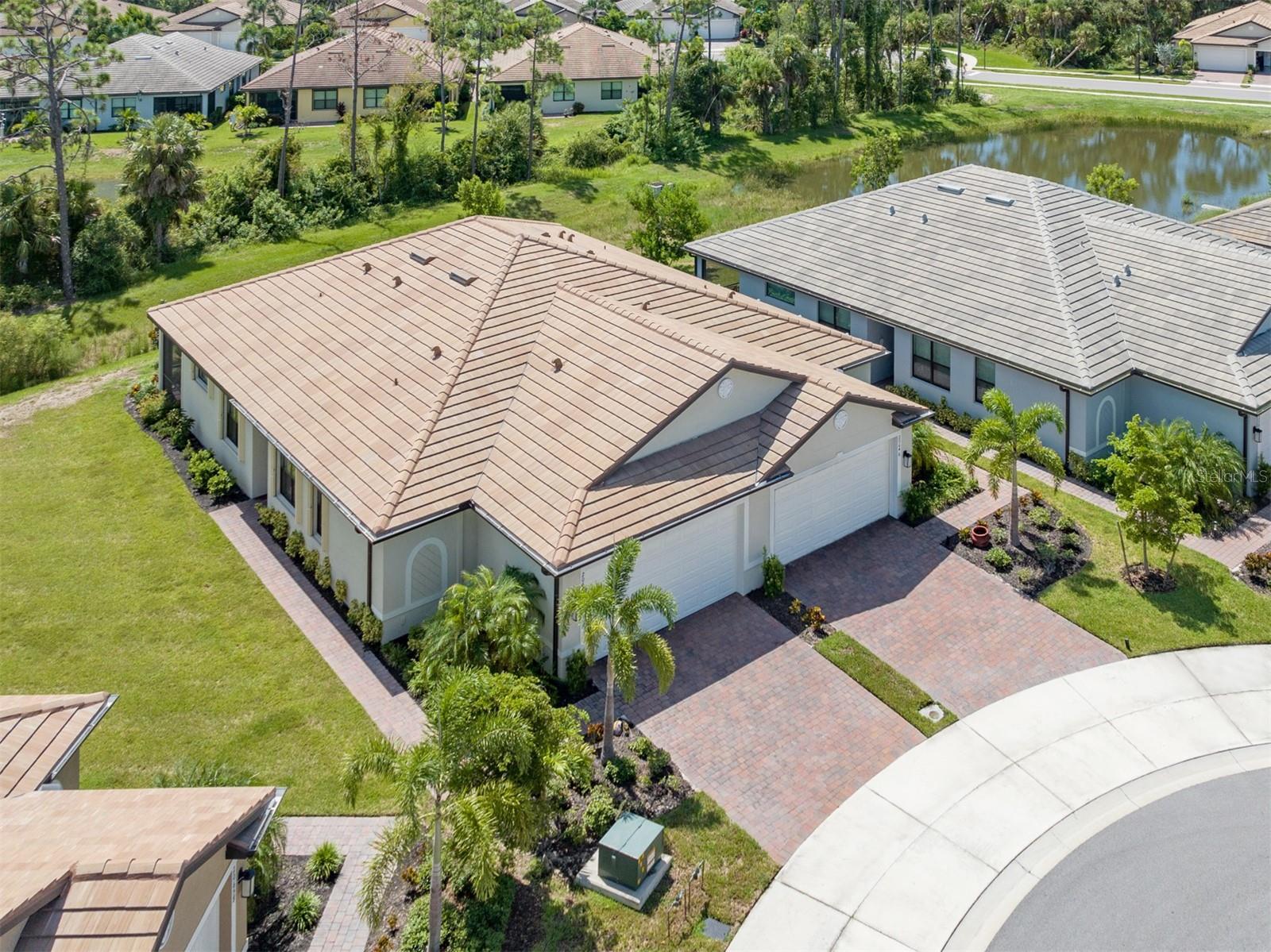Beautiful 2BR+Den Villa in The Preserve at West Villages
Discover Florida living at its finest in this stylish 2021 attached villa located in the desirable, maintenance-free community of The Preserve at West Villages. Featuring a spacious open floor plan, this 2-bedroom, 2-bath home includes a flexible den/office, fully tiled flooring, and neutral tones throughout for a bright, modern feel.
The gourmet kitchen boasts granite countertops, abundant cabinetry, and two pantries—perfect for both entertaining and everyday living. Enjoy peaceful mornings and serene evenings from your private screened lanai, overlooking a tranquil greenbelt and lake view.
This boutique, gated community offers resort-style amenities including:
-Clubhouse
-Pool
-Tennis & Pickleball courts
-Shuffleboard
-Fitness center
-Bocce ball
All exterior maintenance is covered, including landscaping, painting, roofing, and irrigation—true maintenance-free living.
Ideally located near Wellen Park Downtown, Atlanta Braves Spring Training Ballpark, shopping, dining, I-75, and the gorgeous beaches of Englewood, Venice, and Manasota Key.
Don’t miss your chance to make this exceptional home your year-round Florida retreat. Schedule your private showing today!