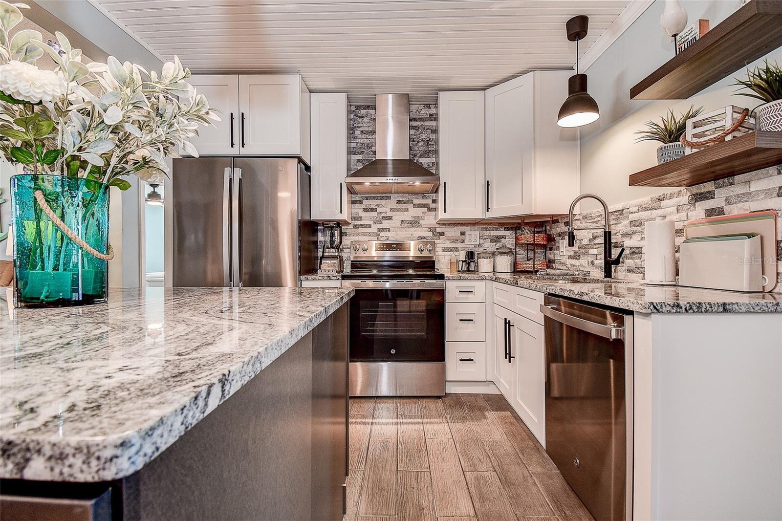 725 SUNSET COVE