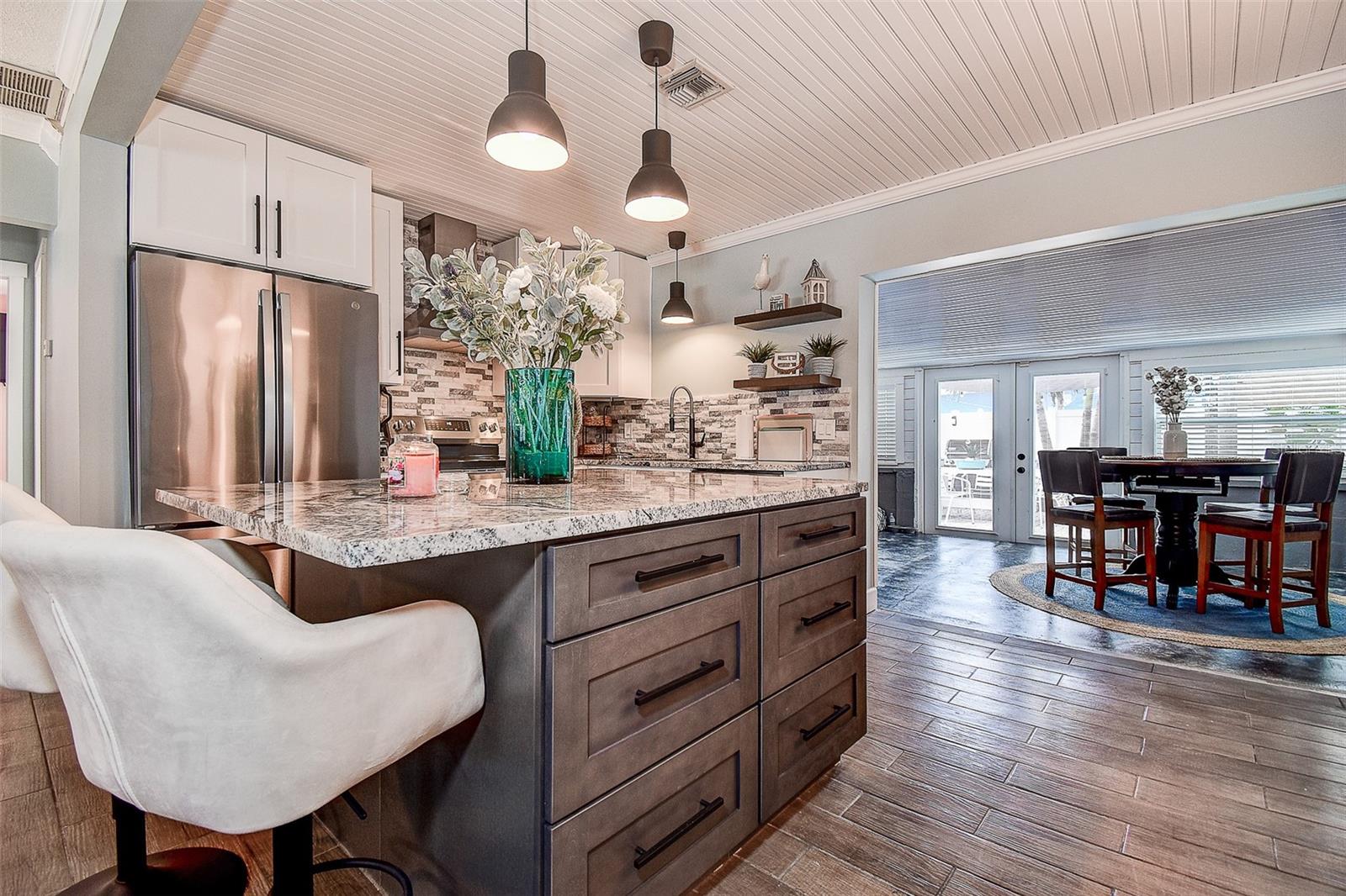 725 SUNSET COVE