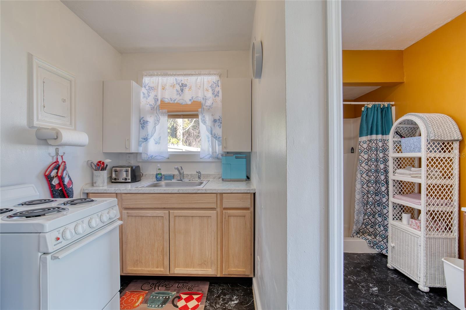 HARBOR OAKS UNIT 01 - Residential Income