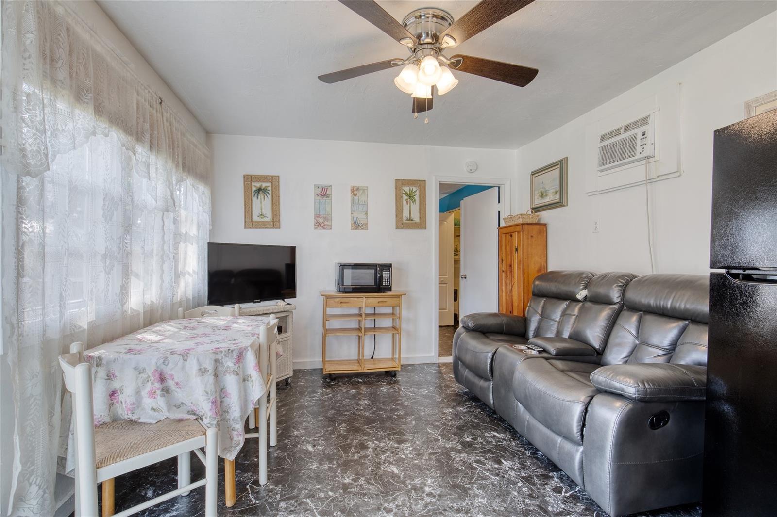 HARBOR OAKS UNIT 01 - Residential Income