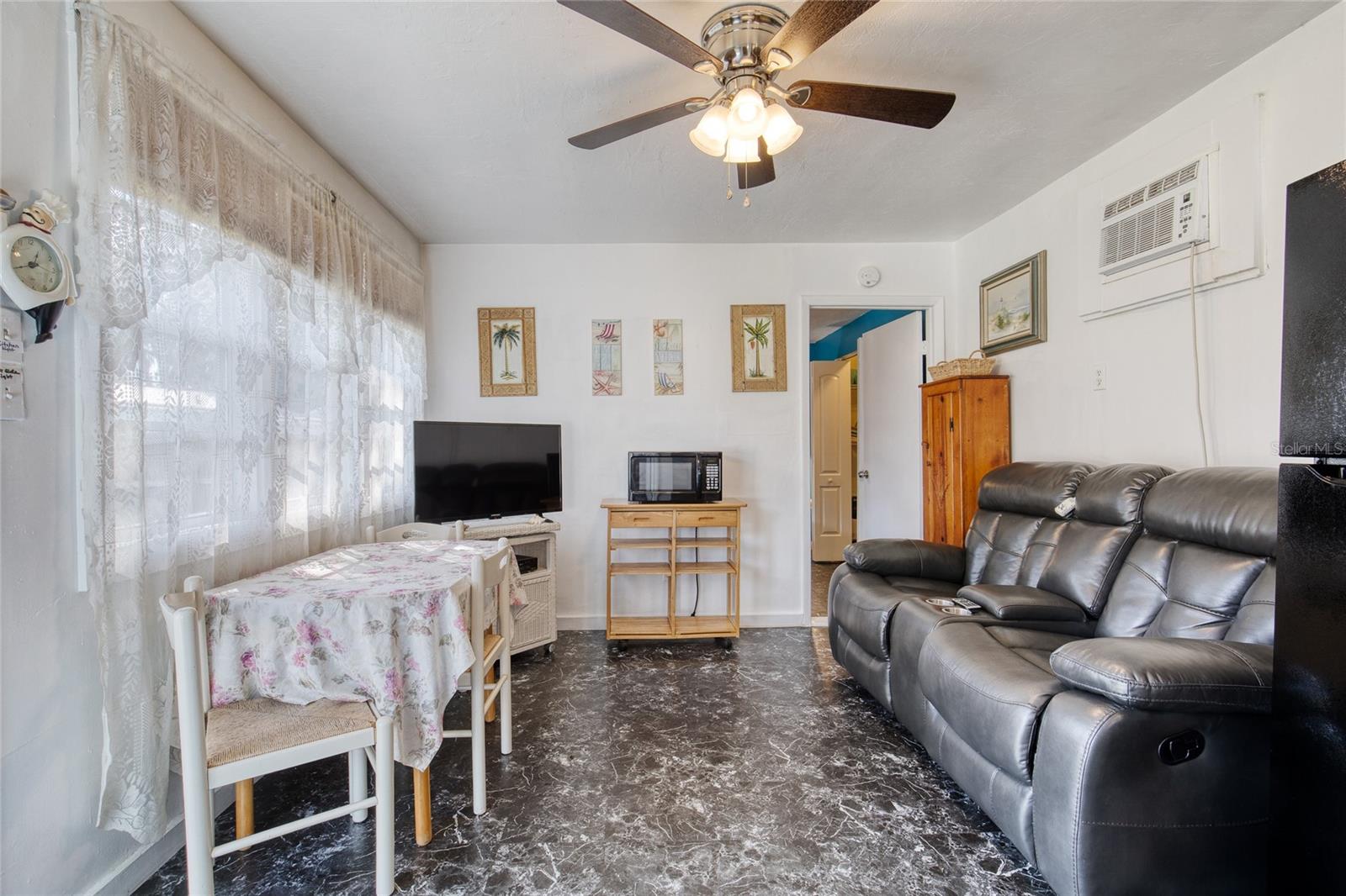 HARBOR OAKS UNIT 01 - Residential Income