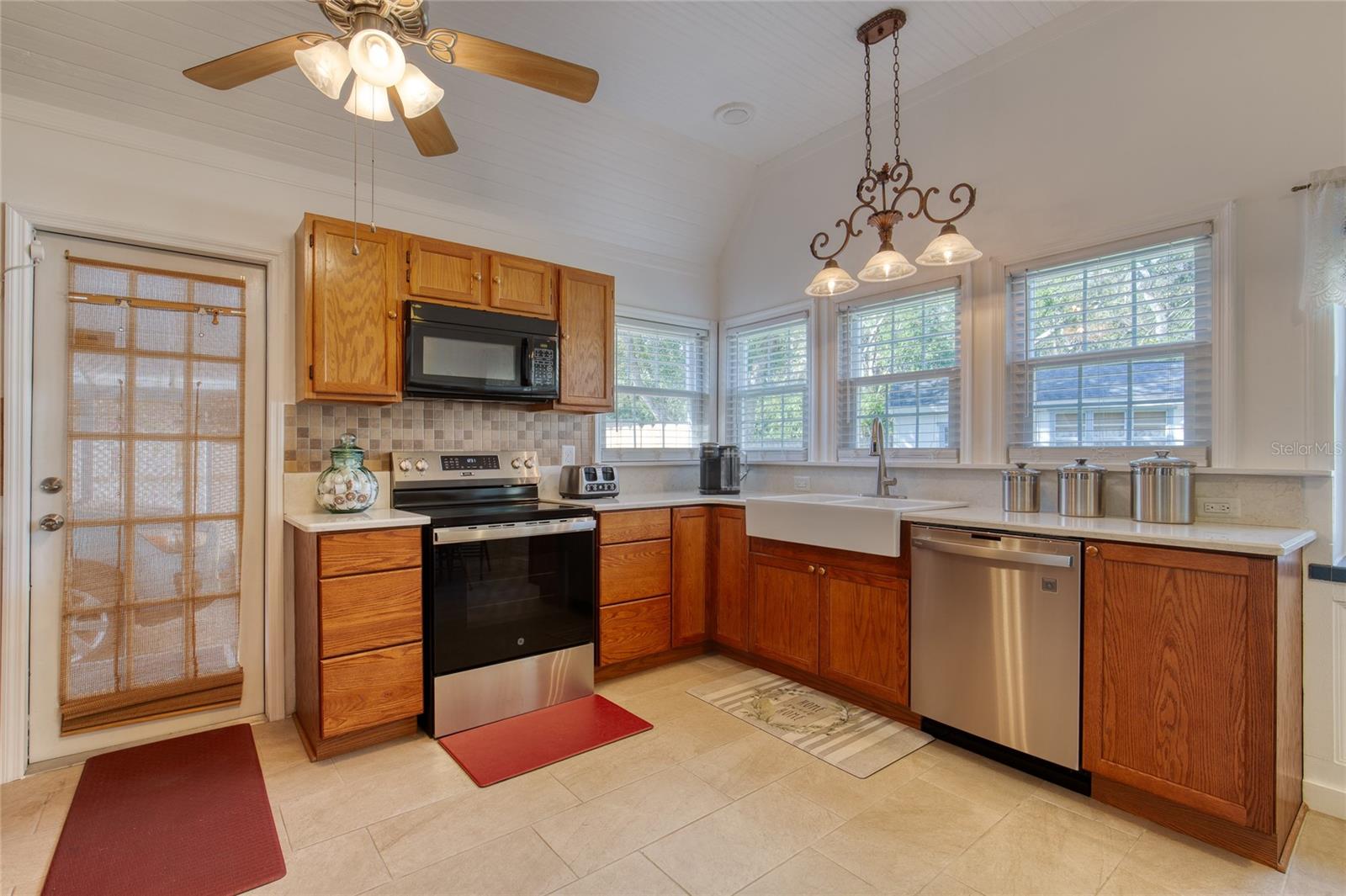 HARBOR OAKS UNIT 01 - Residential Income