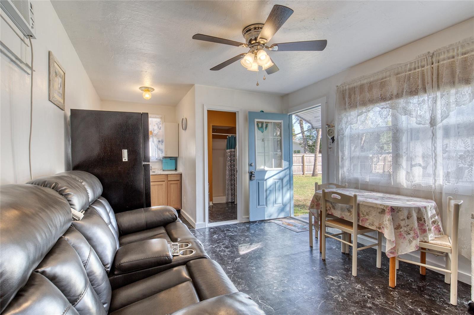 HARBOR OAKS UNIT 01 - Residential Income