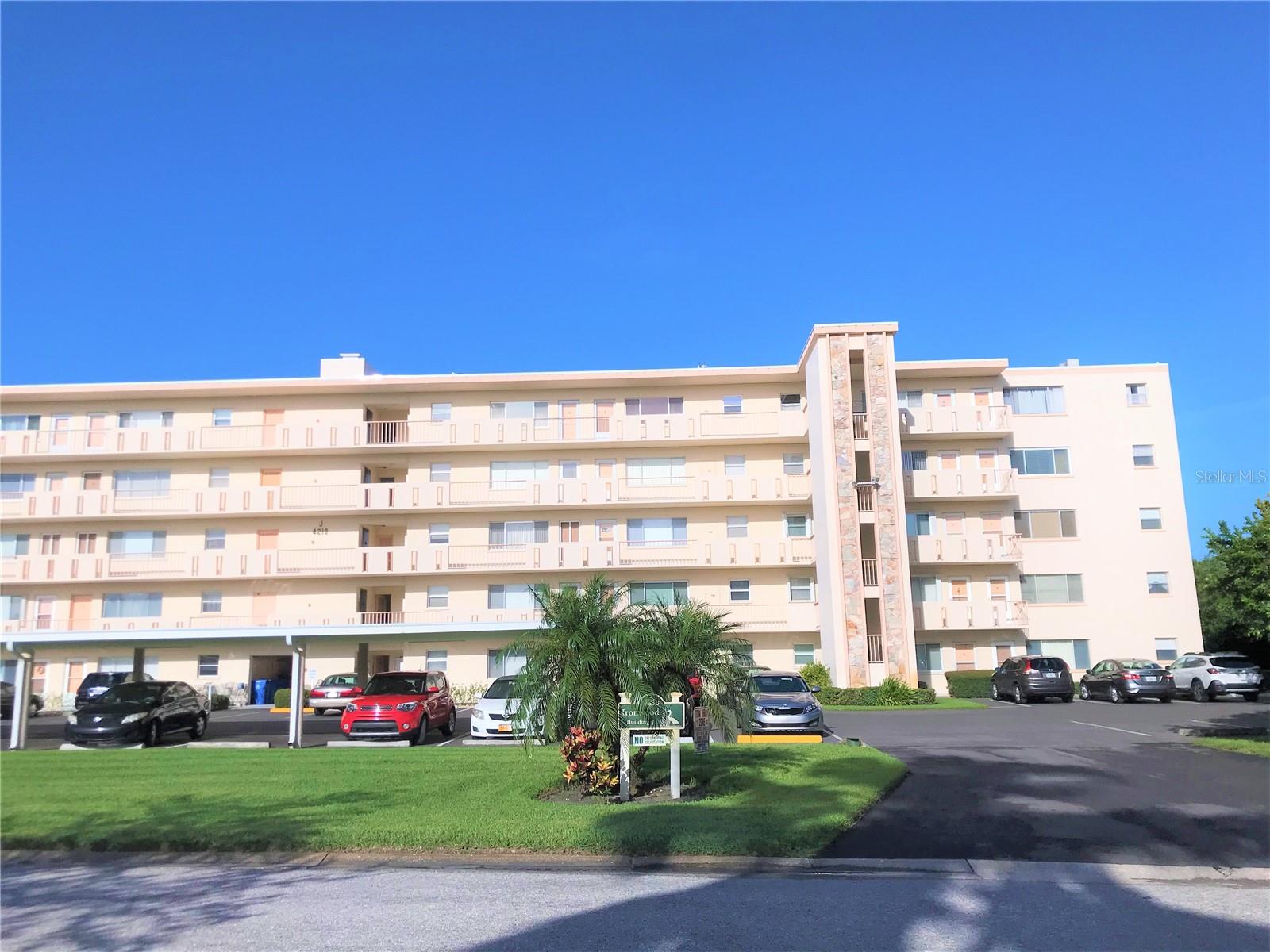 AVAILABLE DEC 2025-MAR 2026 ONLY. ONLY A DRAW BRIDGE AWAY FROM THE PRISTINE BEACHES OF THE GULF OF MEXICO. THIS AMAZINGLY SPACIOUS 2BR/1.5 BA TURNKEY CONDO GIVES YOU VACATION LIVING AT ITS FINEST. THE CONDO IS LOCATED ON THE 4TH FLOOR WHICH PROVIDES NICE VIEWS FROM YOUR BALCONY AND THE BUILDING HAS ELEVATORS SO, NO STAIRS NECESSARY. IRONWOOD IS A GOLF COURSE COMMUNITY AND OFFERS A COMMUNITY POOL/TENNIS COURT/CLUBHOUSE/ AND GAME ROOM, AS WELL. MINUTES FROM ANNA MARIA ISLAND AND VERY CLOSE TO A VARIETY OF RESTAURANTS AND SHOPPING OPPORTUNITIES. A SHORT DRIVE WILL TAKE YOU TO ROBINSON PRESERVE, THE JEWEL OF MANATEE COUNTY WHEN IT COMES TO NATURE PRESERVES WITH BIKE TRAILS, FISHING PIERS, AND EXERCISE STATIONS. A MUST SEE FOR THE NATURE ENTHUSIAST! SORRY, NO PETS ALLOWED AND A 3 MONTH MINIMUM LEASE IS REQUIRED PER ASSOCIATION RULES. *****RATES: JAN-APR $2400 A MONTH/DEC $1,800 A MONTH*****