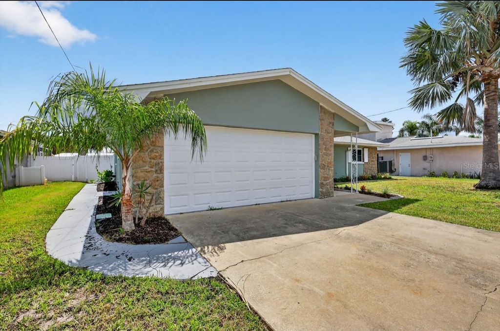 Photo of 2175 Edythe Drive, Dunedin, FL 34698 (MLS # W7875008)