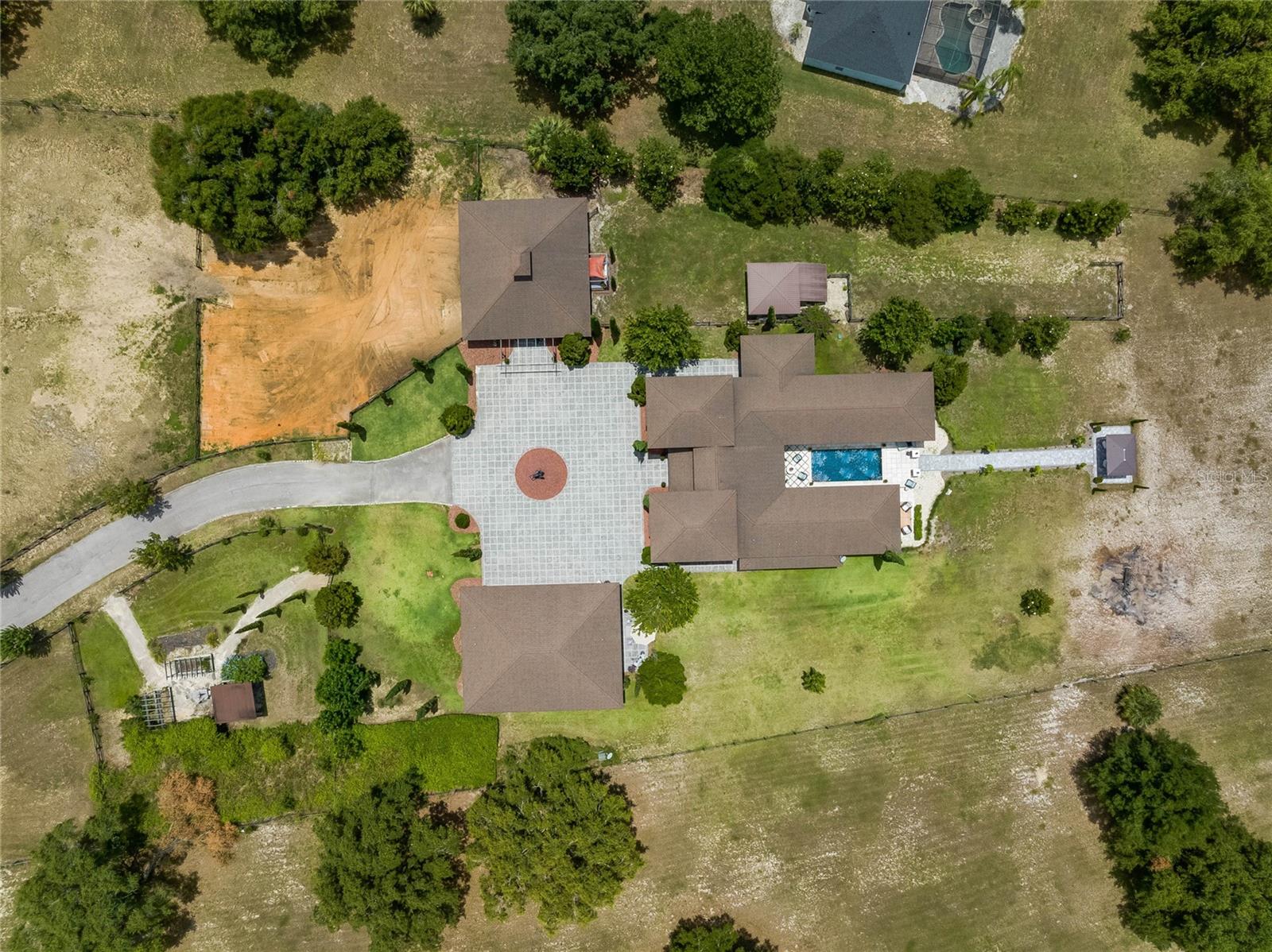 APSHAWA GROVES - Residential