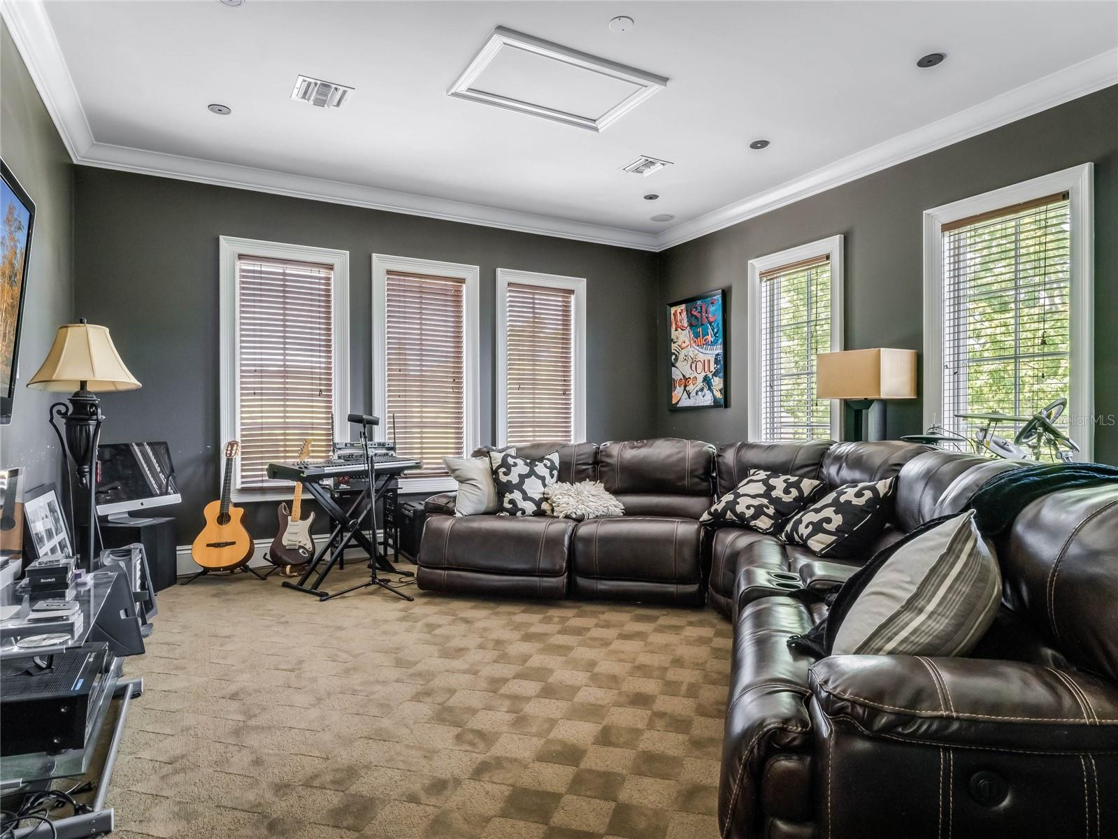 APSHAWA GROVES - Residential