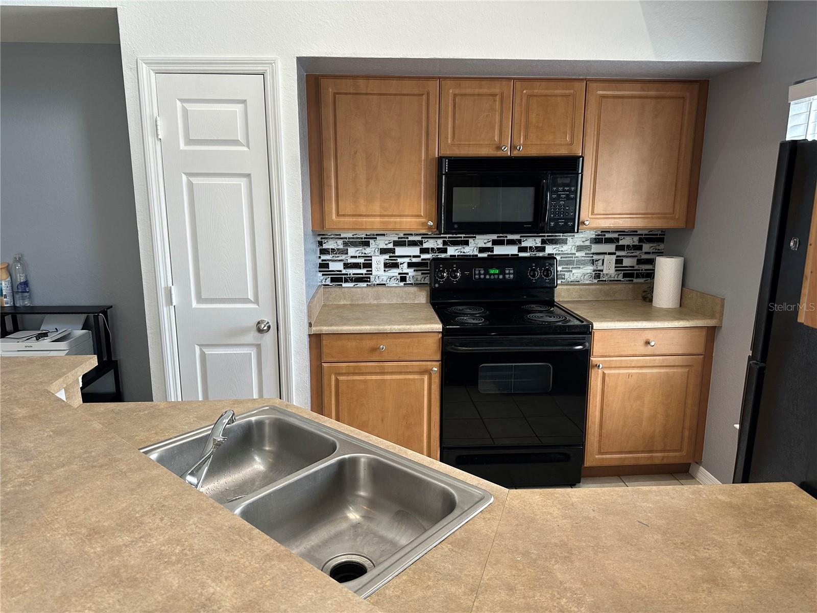 ADMIRALS WALK - Residential Lease