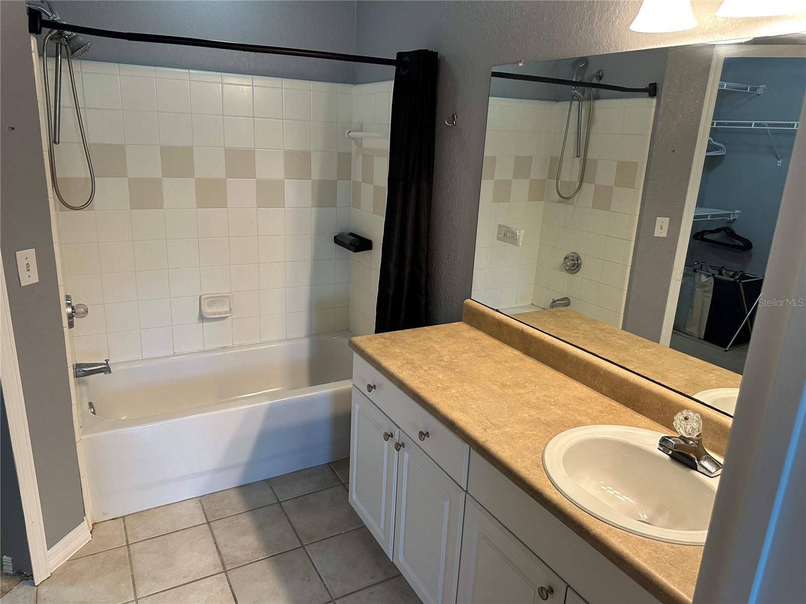 ADMIRALS WALK - Residential Lease