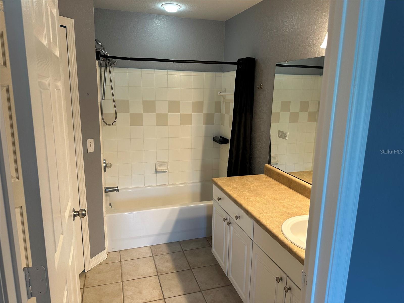 ADMIRALS WALK - Residential Lease