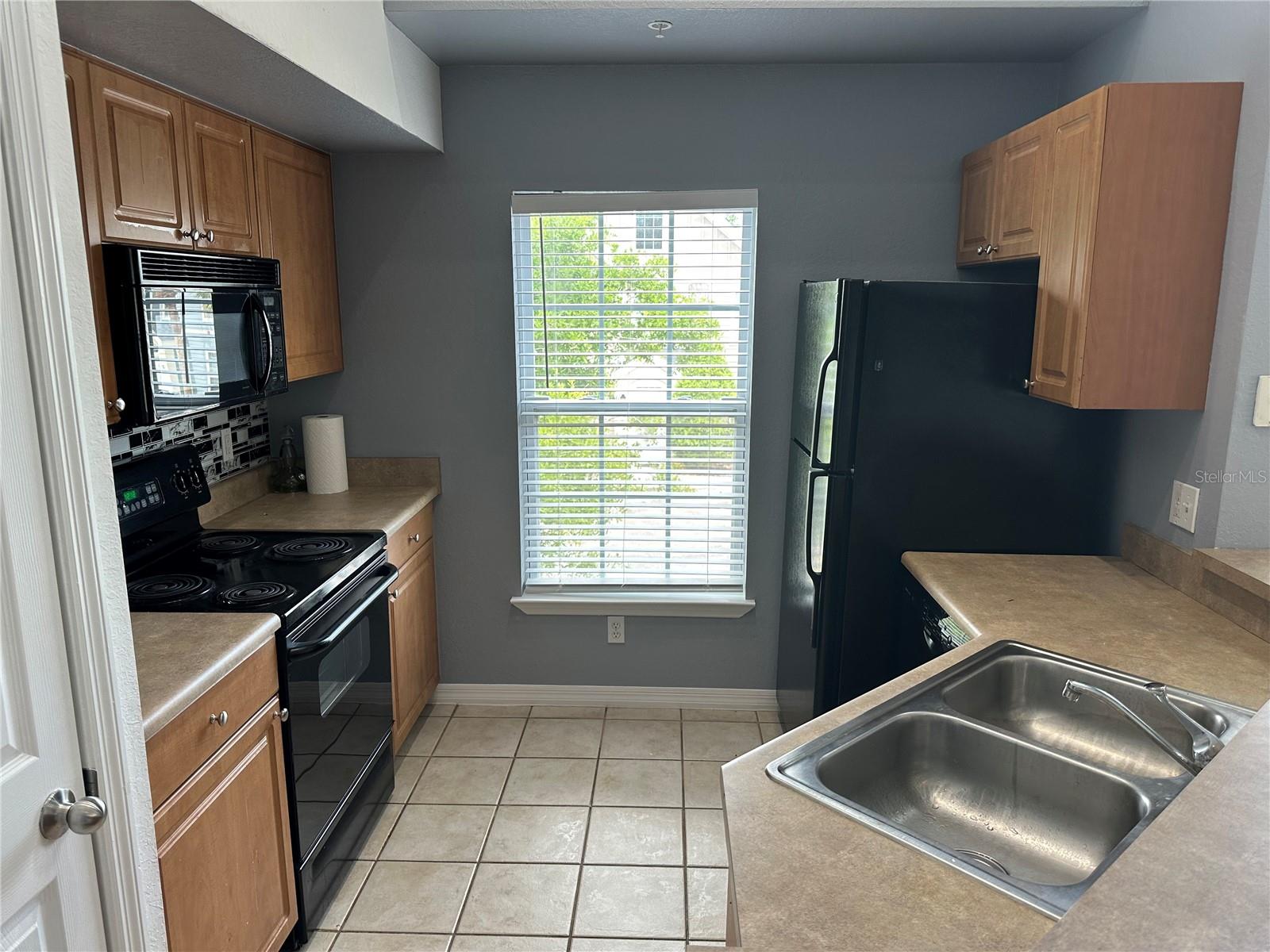 ADMIRALS WALK - Residential Lease