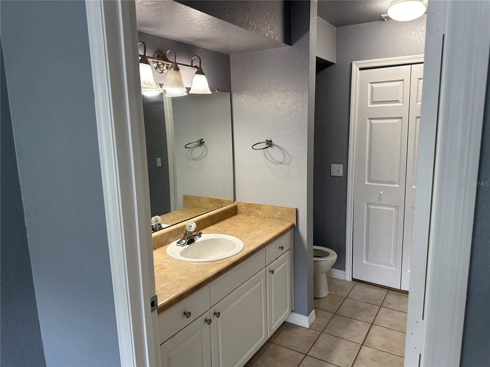 ADMIRALS WALK - Residential Lease