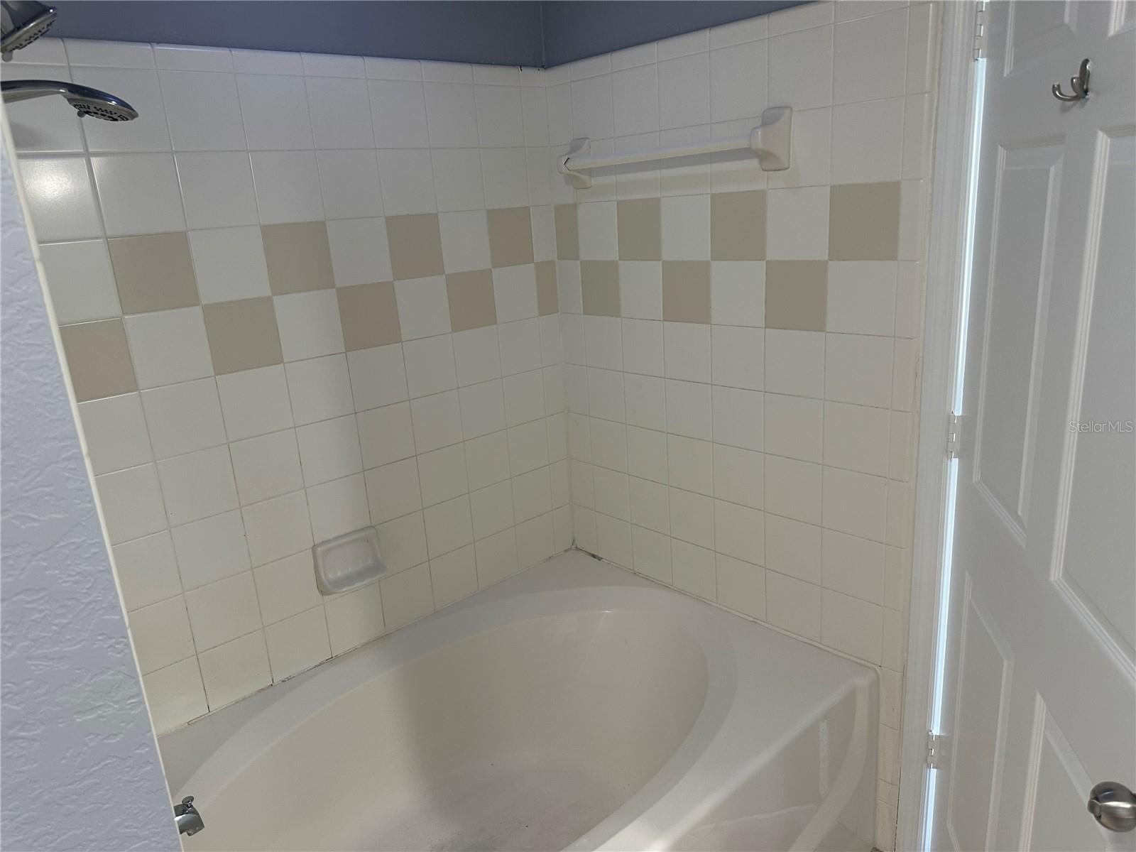 ADMIRALS WALK - Residential Lease