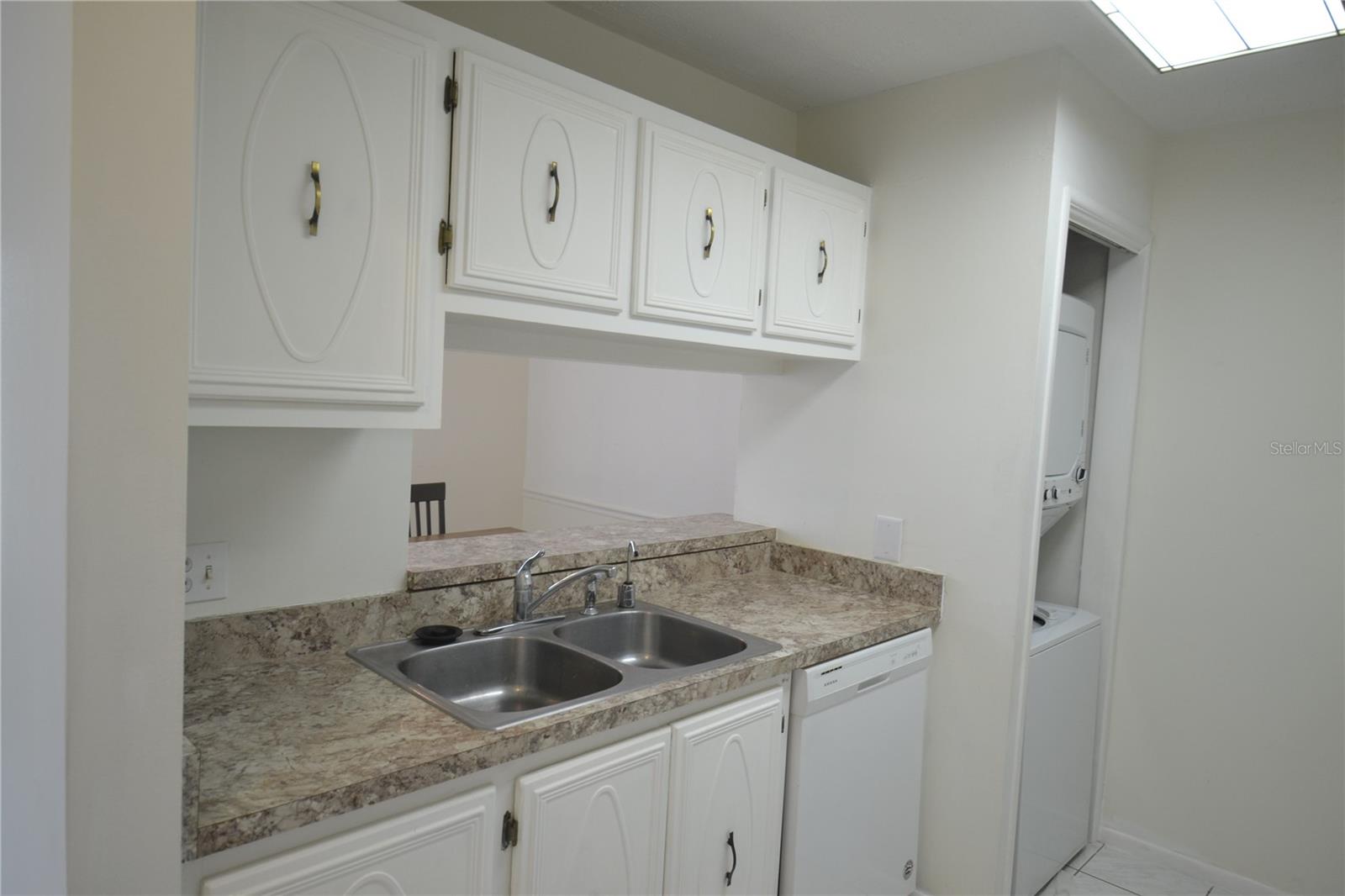 MOORINGS THE CONDO - Residential Lease