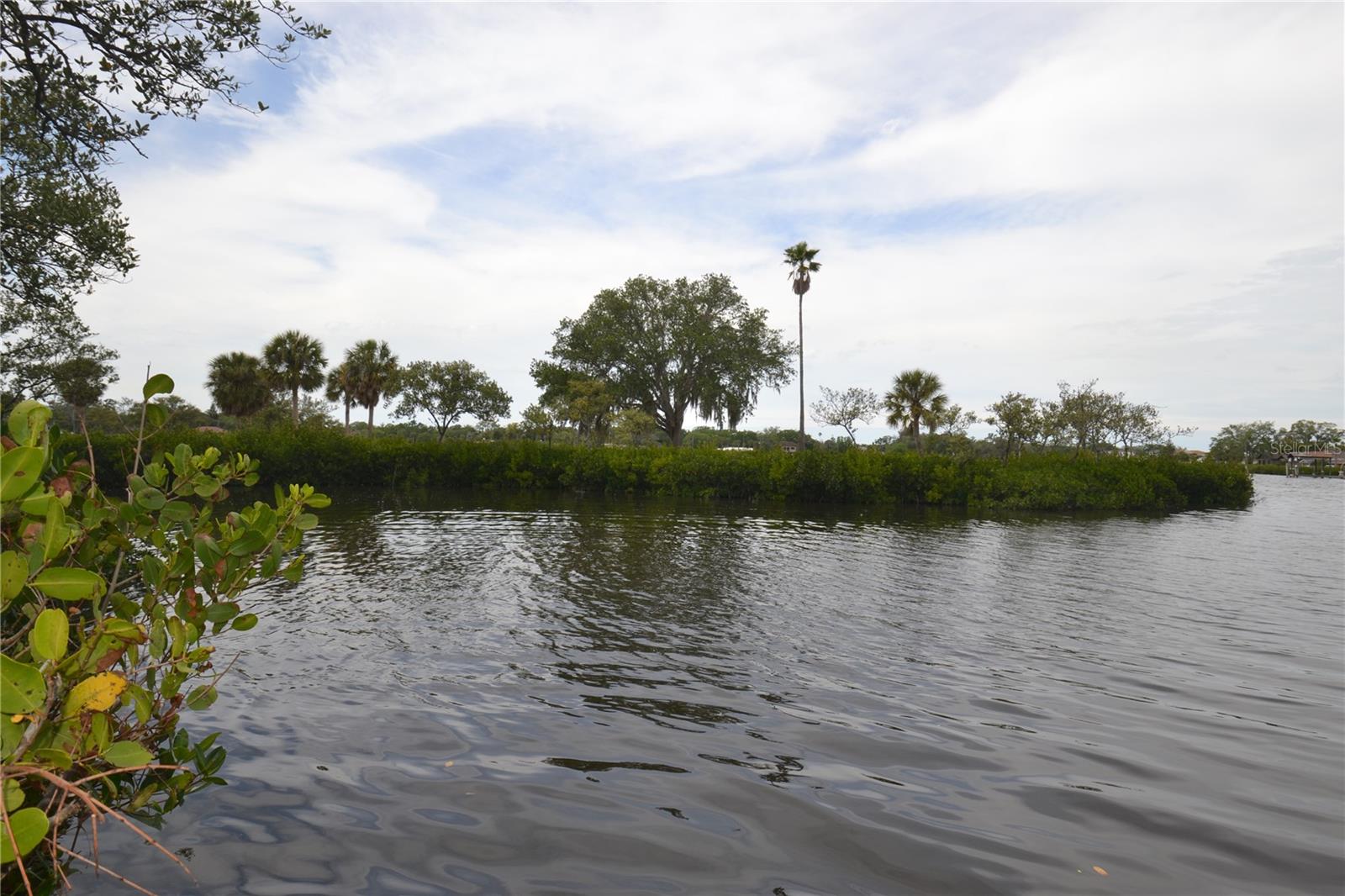 MOORINGS THE CONDO - Residential Lease