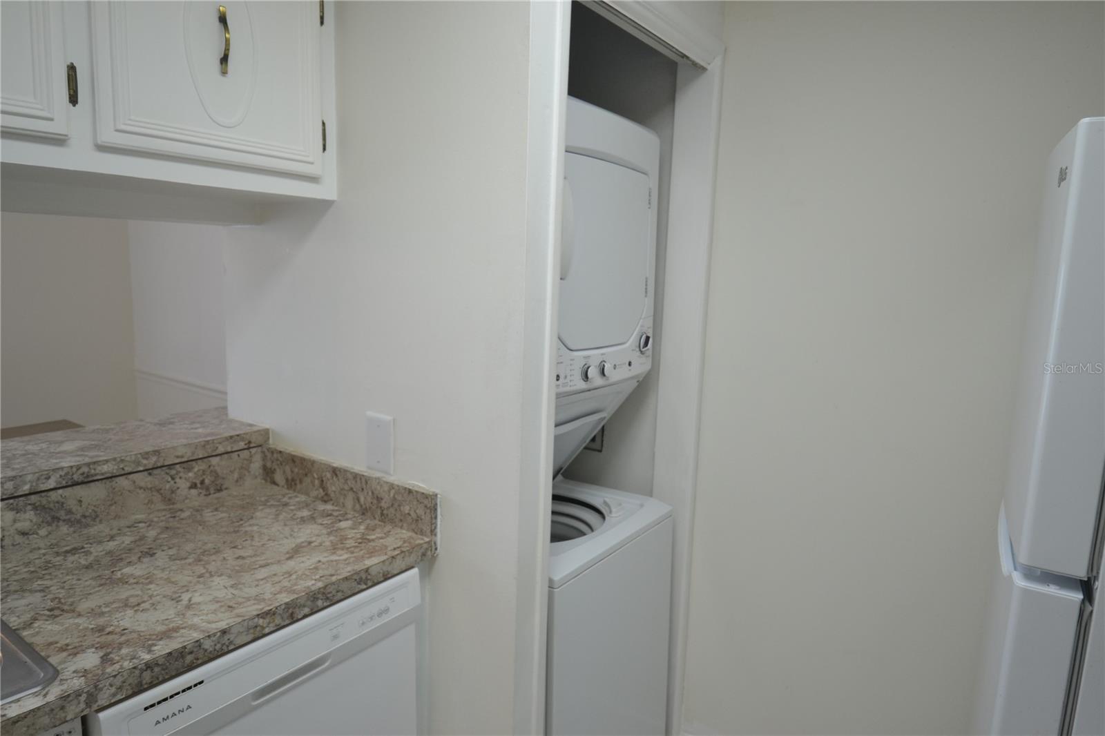 MOORINGS THE CONDO - Residential Lease