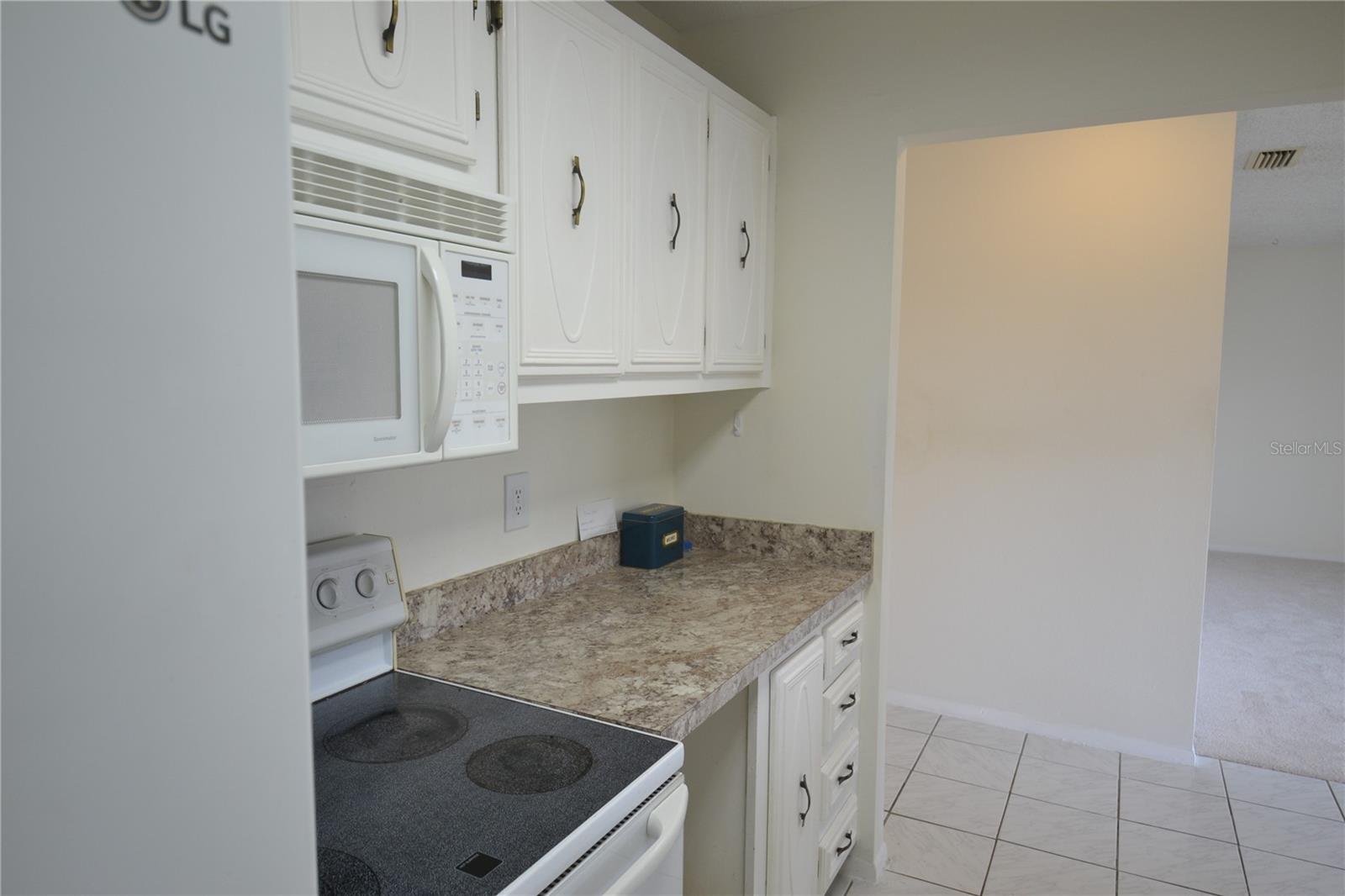 MOORINGS THE CONDO - Residential Lease