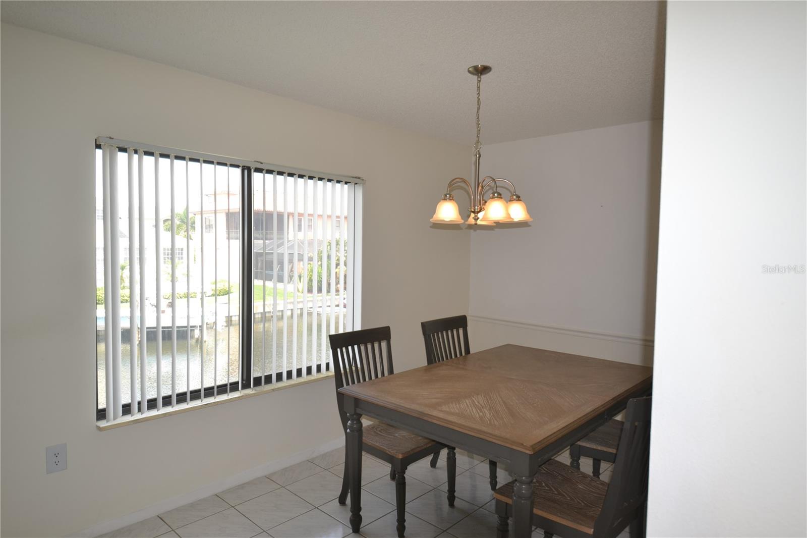 MOORINGS THE CONDO - Residential Lease