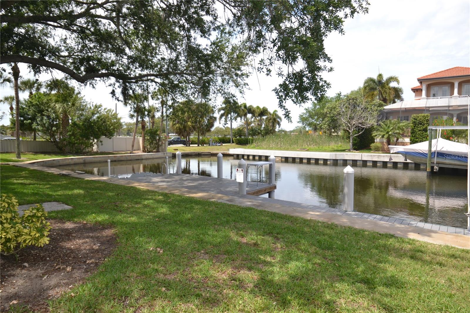 MOORINGS THE CONDO - Residential Lease