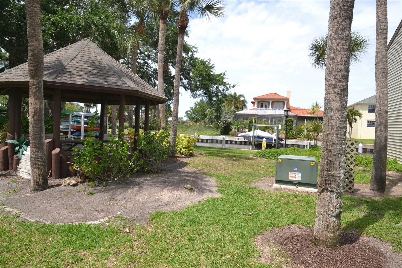 MOORINGS THE CONDO - Residential Lease