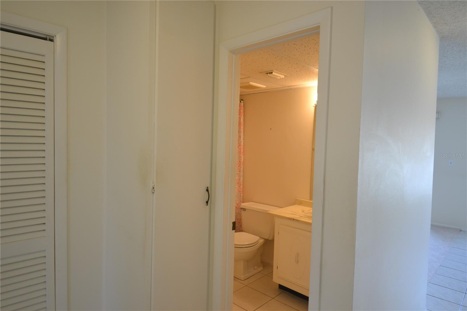 MOORINGS THE CONDO - Residential Lease