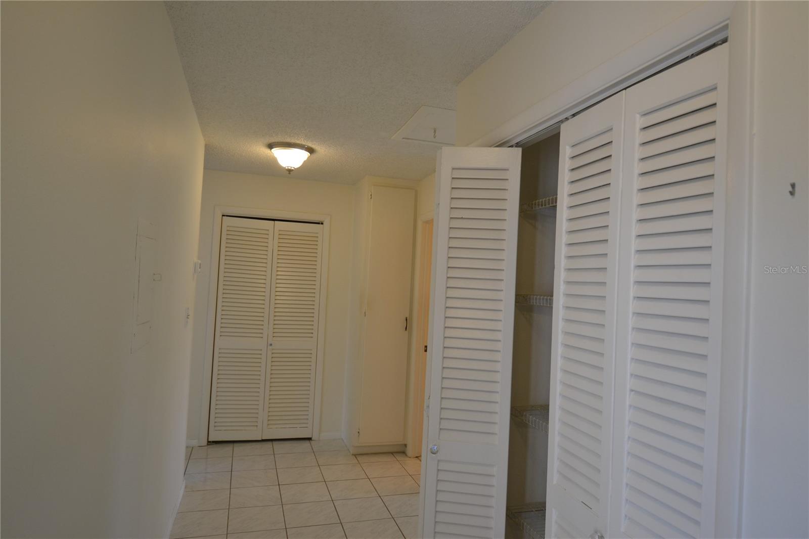 MOORINGS THE CONDO - Residential Lease