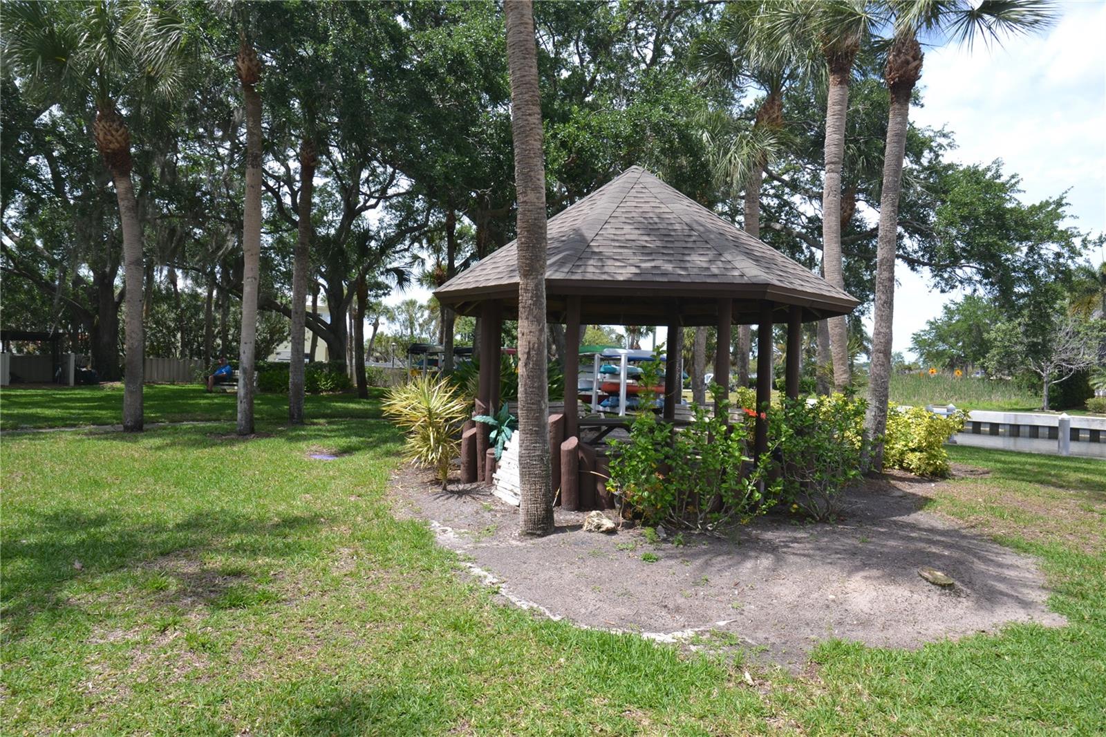 MOORINGS THE CONDO - Residential Lease