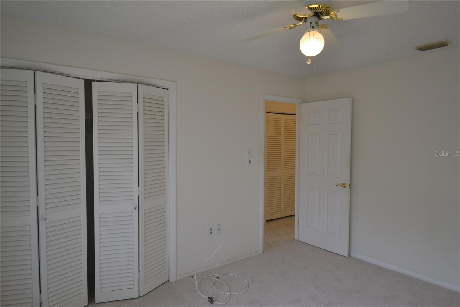 MOORINGS THE CONDO - Residential Lease