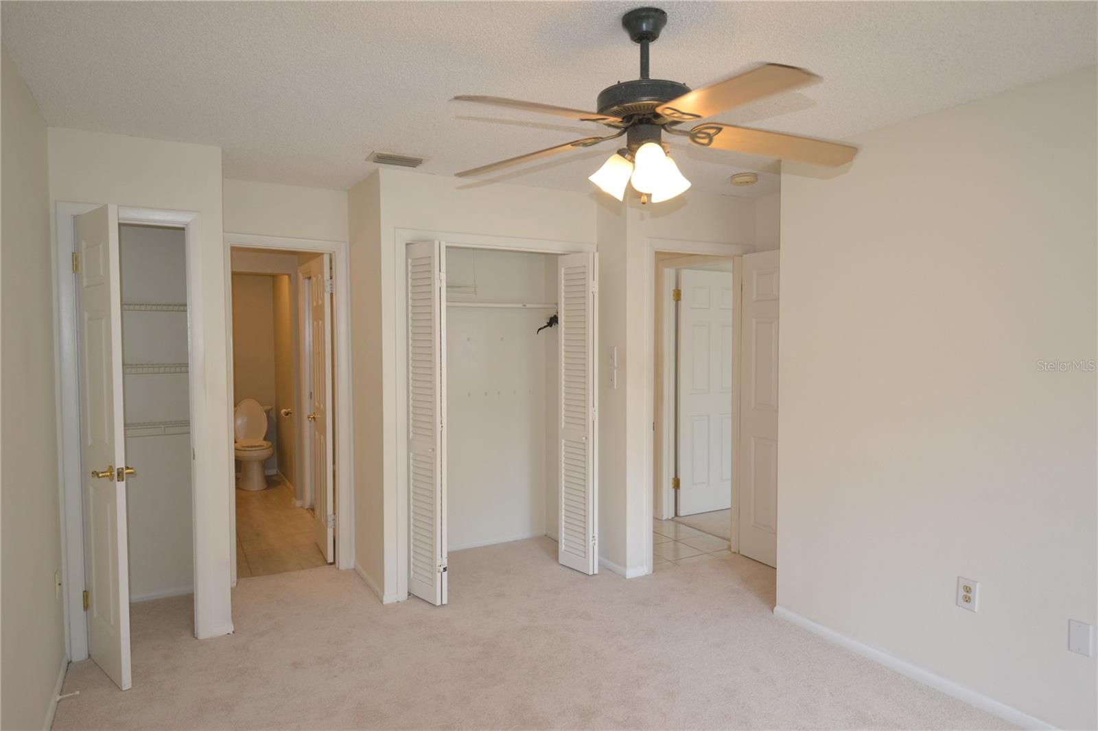 MOORINGS THE CONDO - Residential Lease