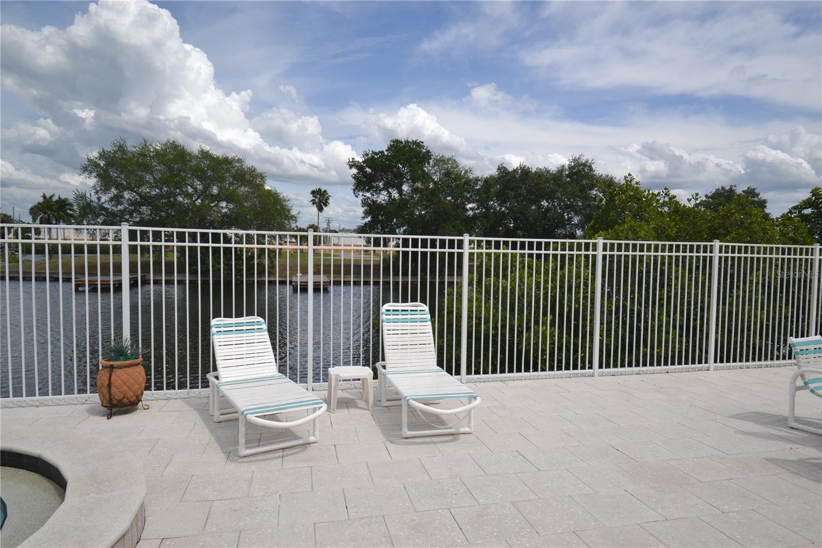 MOORINGS THE CONDO - Residential Lease