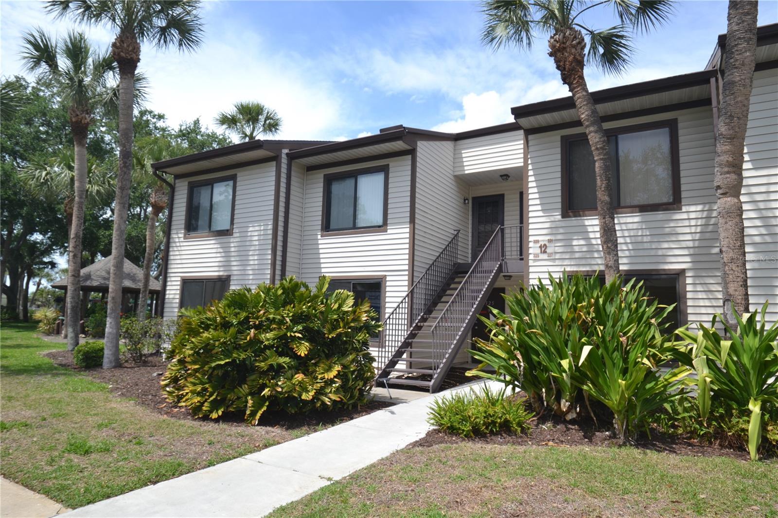 MOORINGS THE CONDO - Residential Lease