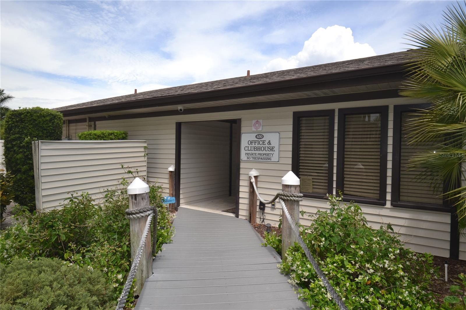 MOORINGS THE CONDO - Residential Lease
