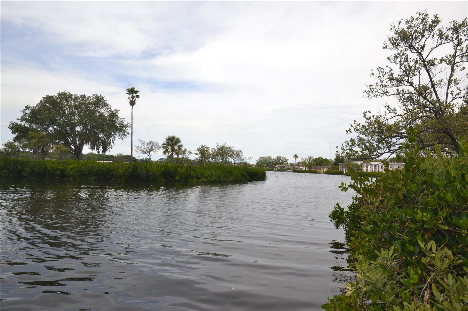 MOORINGS THE CONDO - Residential Lease