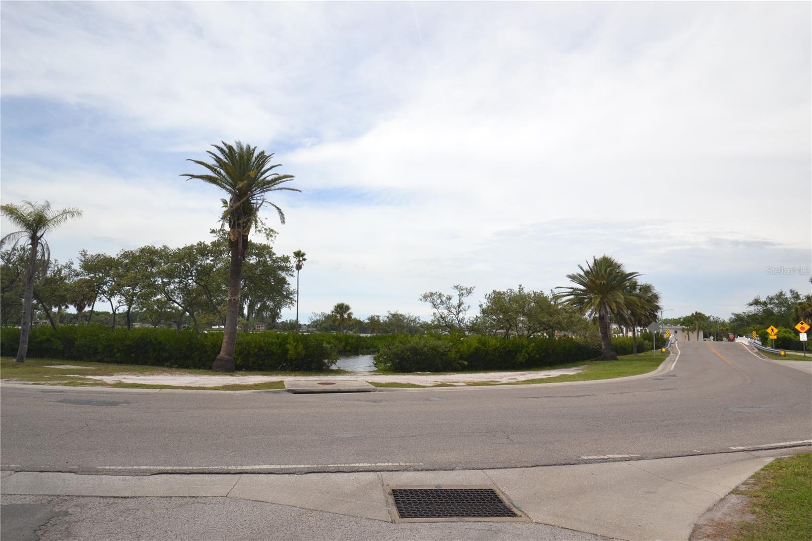 MOORINGS THE CONDO - Residential Lease