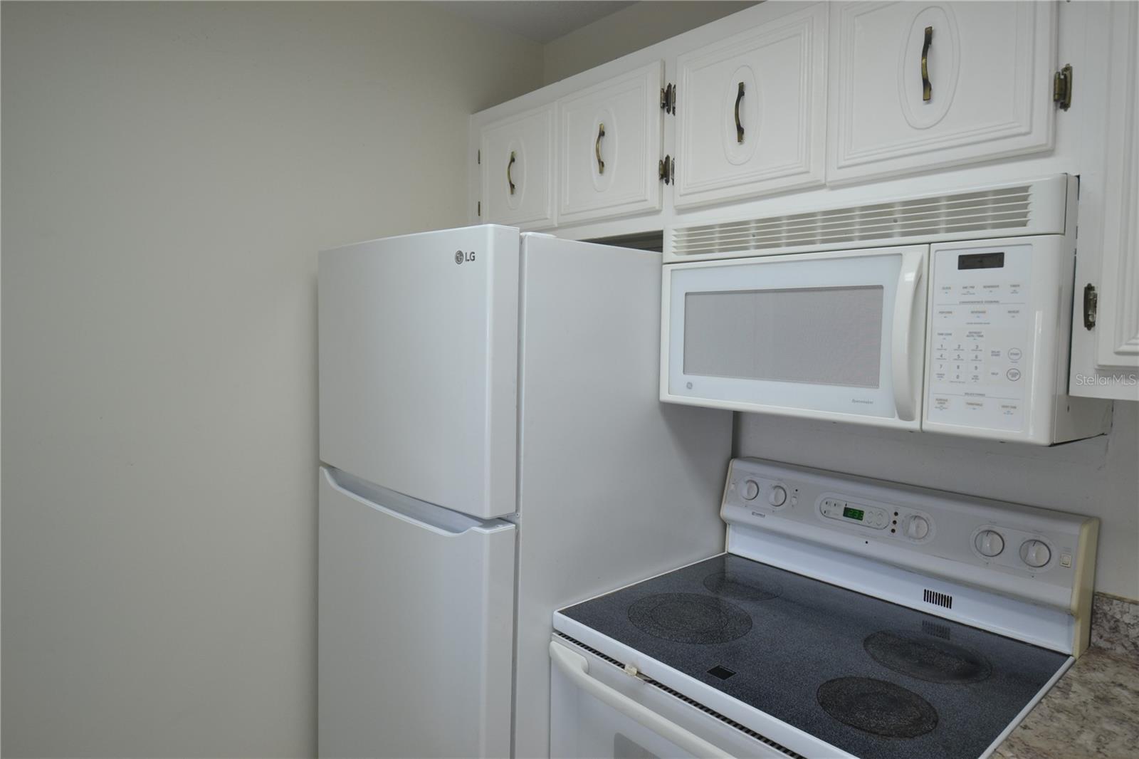 MOORINGS THE CONDO - Residential Lease