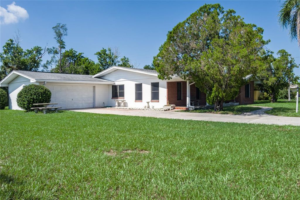 Photo of 2605 27th Avenue Drive W, Bradenton, FL 34205 (MLS # A4663768)
