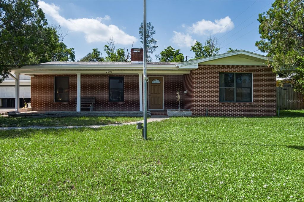 Photo of 2605 27th Avenue Drive W, Bradenton, FL 34205 (MLS # A4663768)