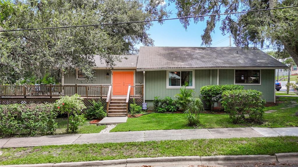 Photo of 1402 Hilton Place, Tampa, FL 33604 (MLS # TB8441296)