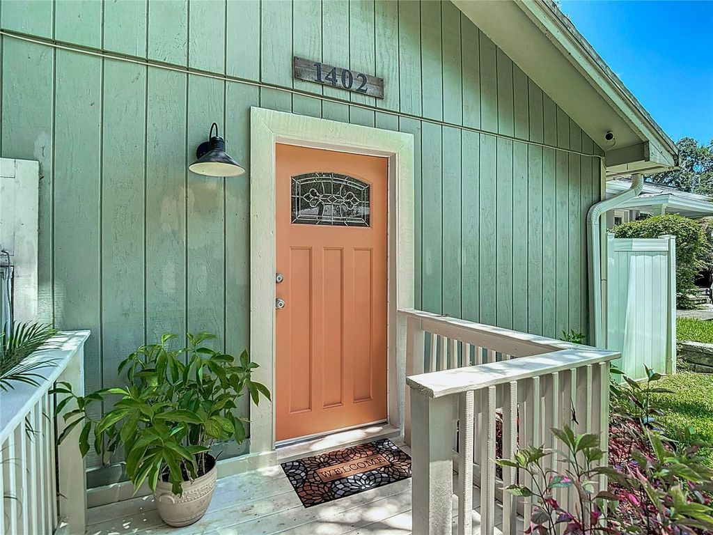 Photo of 1402 Hilton Place, Tampa, FL 33604 (MLS # TB8441296)