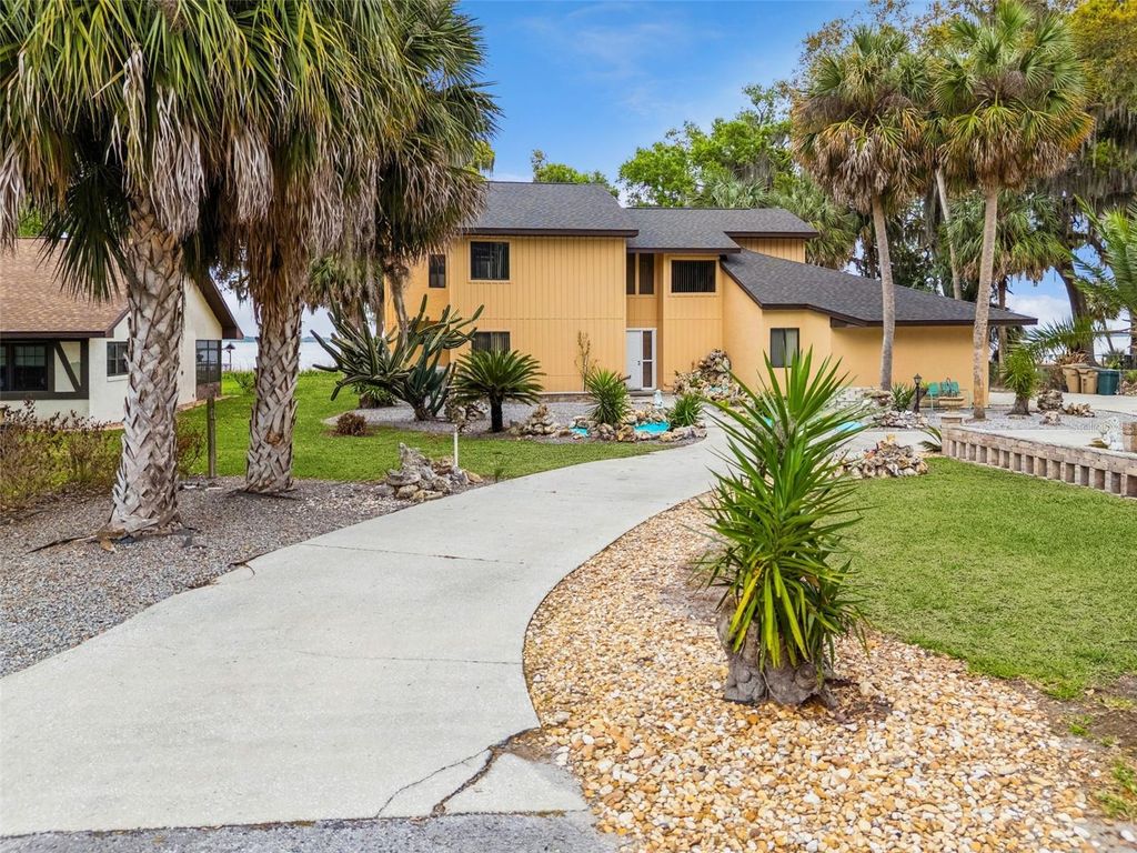 Photo of 35312 W Griffin Drive, Fruitland Park, FL 34731 (MLS # O6391104)