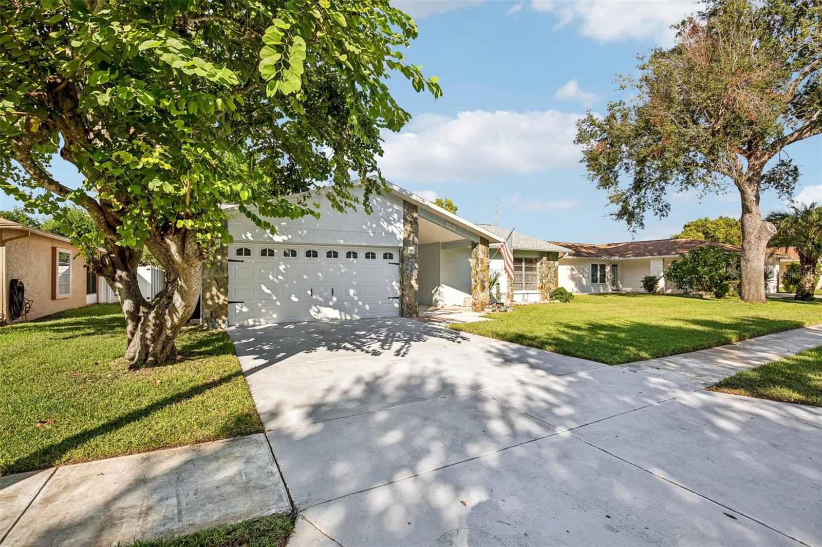 11211 ROLLINGWOOD DRIVE