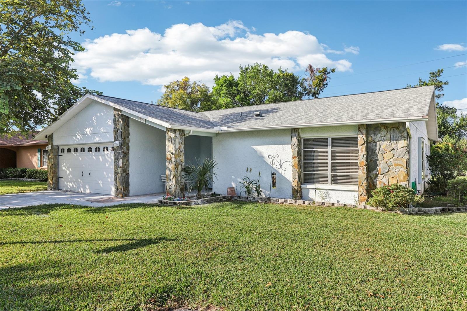 11211 ROLLINGWOOD DRIVE