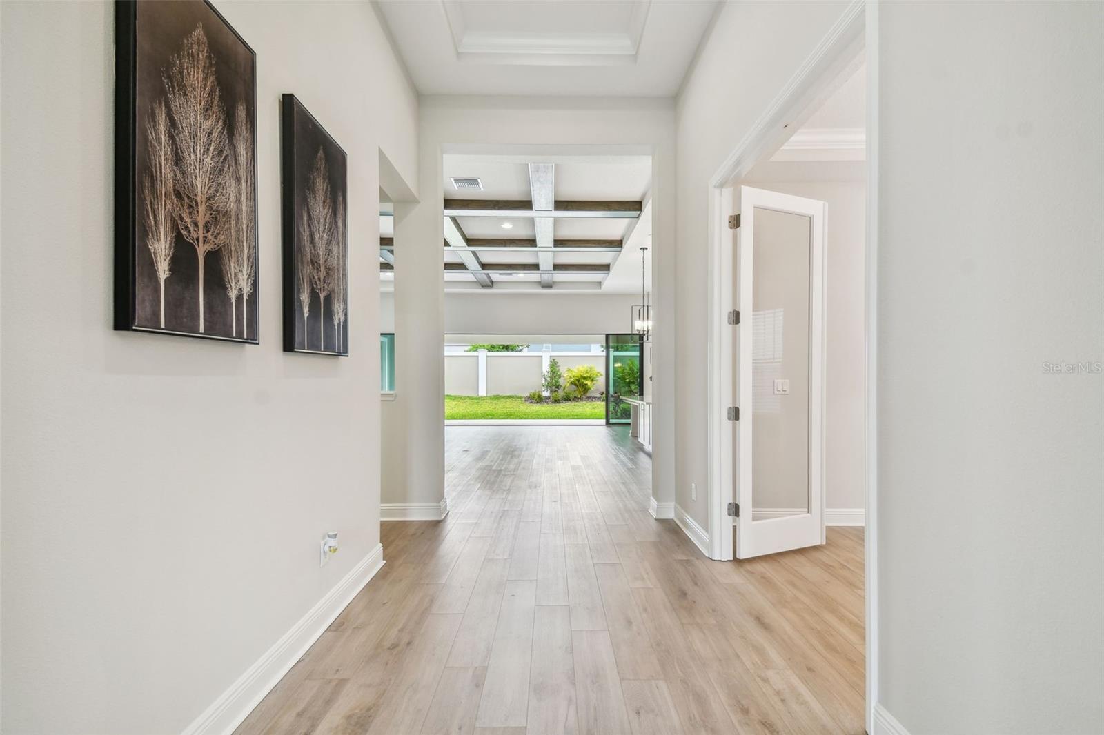 11146 RUSTIC TIMBER LOOP