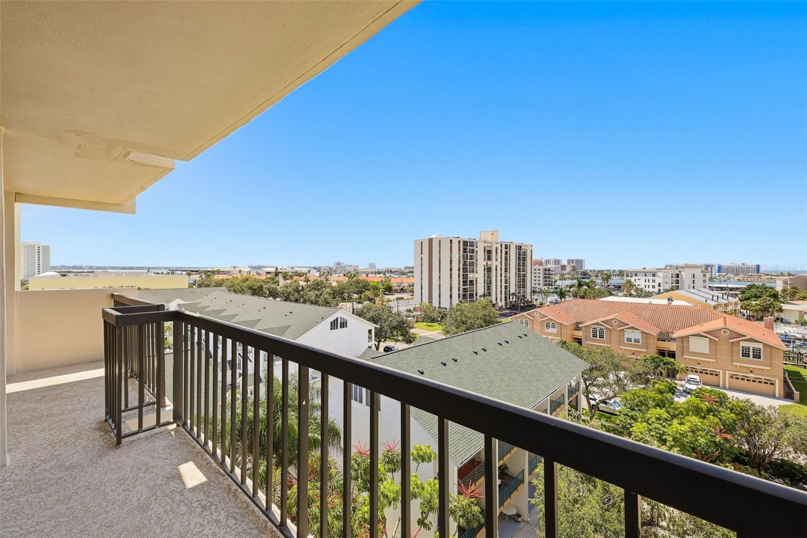 400 ISLAND WAY 701