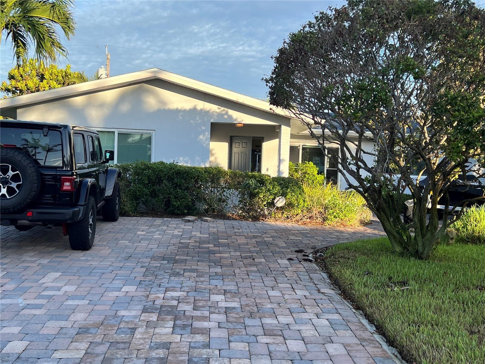 For Rent; Vina Del Mar Beauty. Fully remodeled and fully furnished 3-bedroom, 3-bathroom home with private heated pool on quiet Vina Del Mar Island.
6 month minimum lease, available immediately. Pets welcome
Contact for showing.