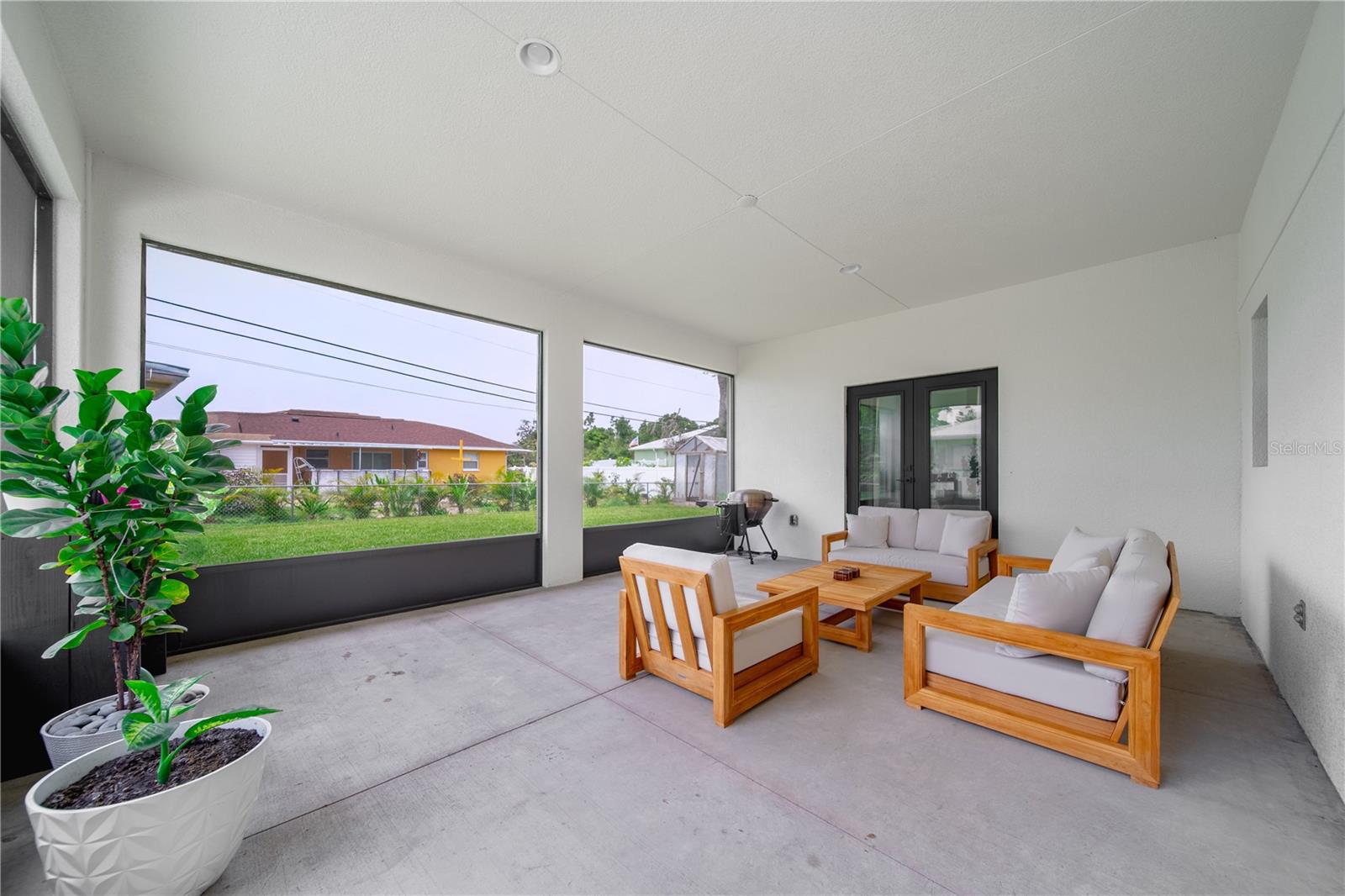 SOUTH VENICE - Residential