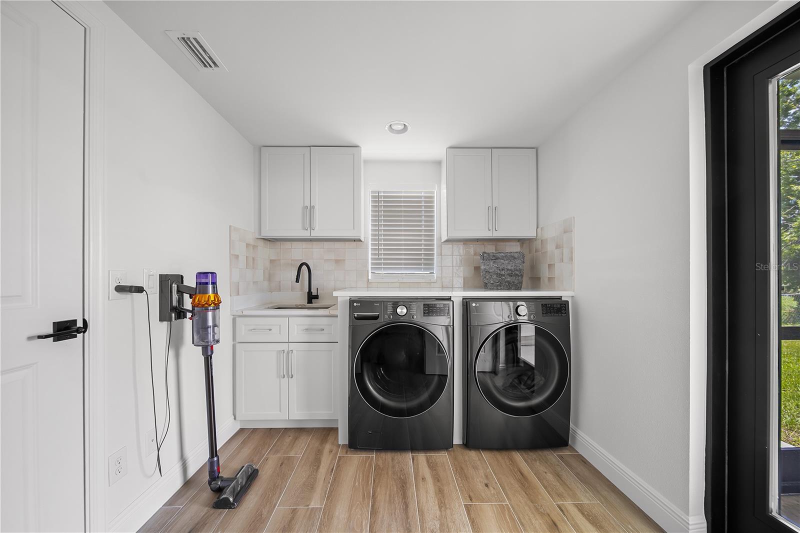 SOUTH VENICE - Residential