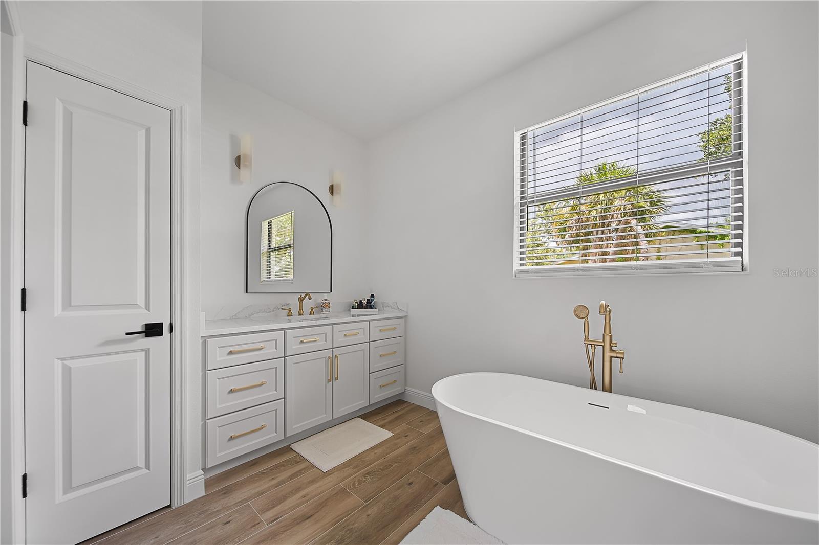 SOUTH VENICE - Residential