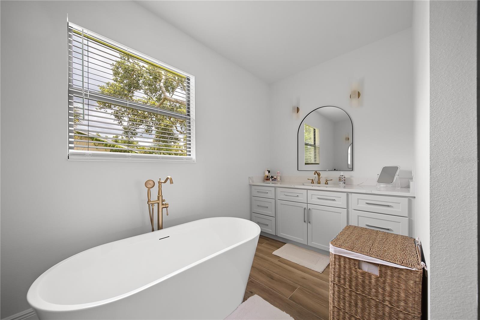 SOUTH VENICE - Residential